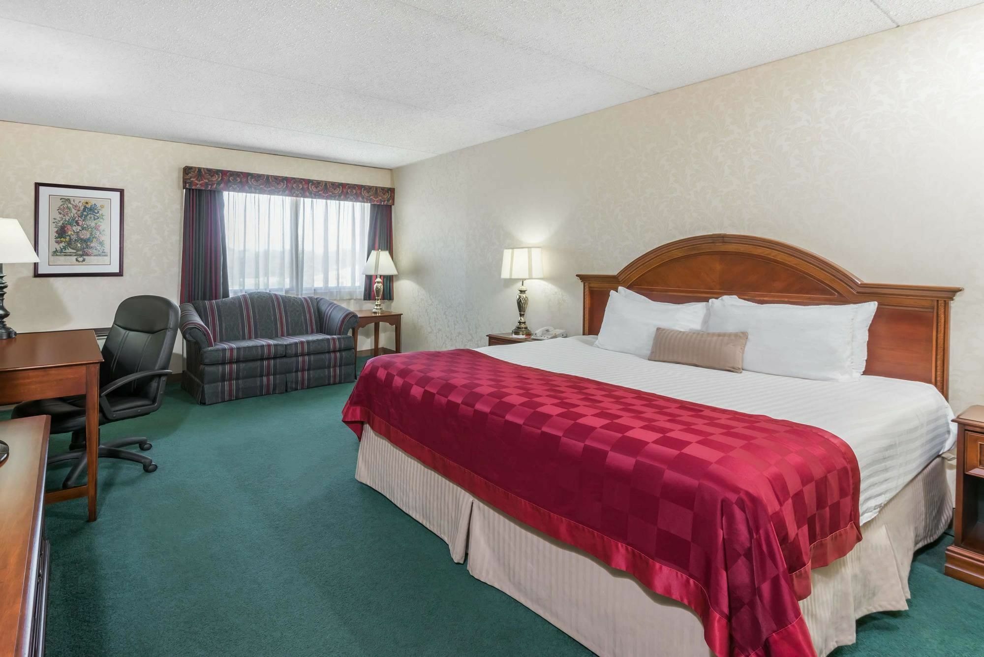 Ramada Plaza By Wyndham Hagerstown Hotel Exterior photo